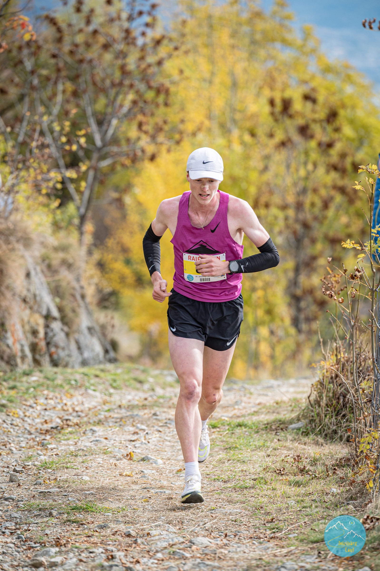 Baptiste Lang en pleine course de trail en montagne.